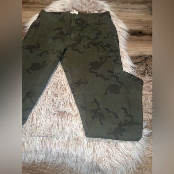 Sanctuary women’s camouflage pants - Picture 3 of 9